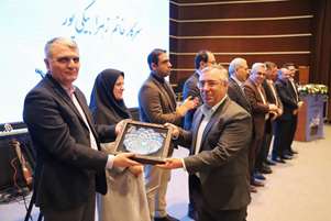 پیام تبریک رئیس و معاونین دانشکده به کارمند نمونه سال 1403 دانشکده