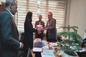 مراسم تقدیر از کارگر  نمونه دانشکده  پرستاری و مامایی حضرت فاطمه (س) در روز کار و کارگر
