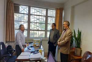 تقدیر و تشکر رئیس و معاون پشتیبانی دانشکده از زحمات کارکنان در پایان سال