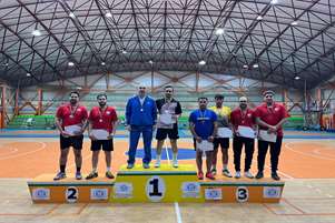 کسب مقام دوم تیمی و سوم انفرادی مربی دانشکده در مسابقات بدمینتون دانشگاه‌های فارس 